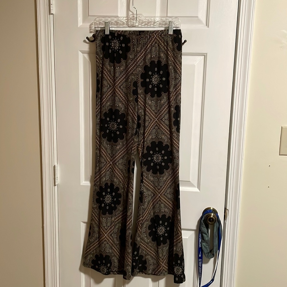 Forever 21 high waisted flared pants STRETCHY